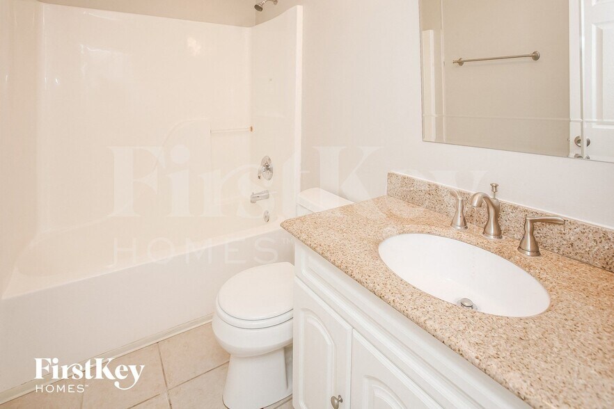 Building Photo - 7044 N Mesquite Ct