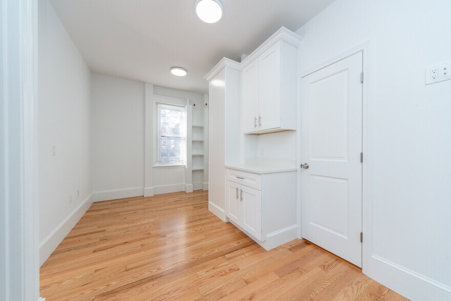 Building Photo - 149 Hemenway St