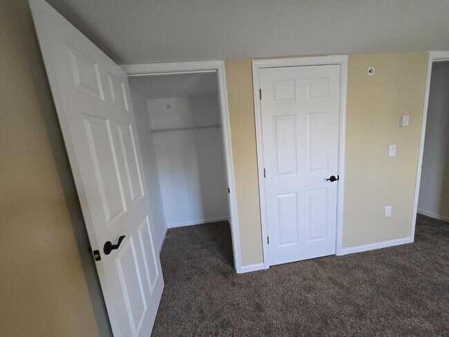 Building Photo - 109 2nd St