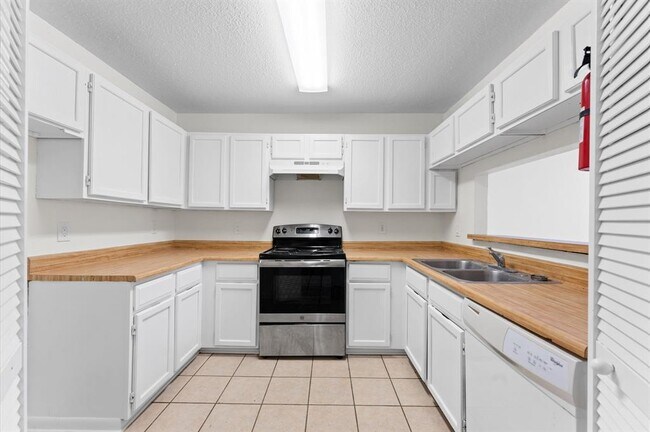 Building Photo - 10001 Westpark Dr