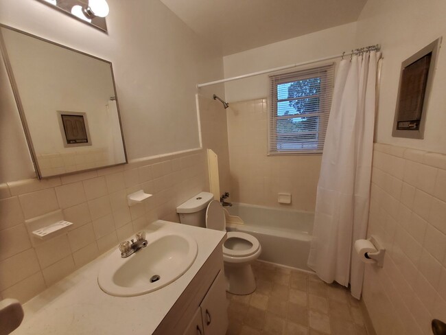 Building Photo - Affordable 1 bedroom, 1 bath apartment in ...