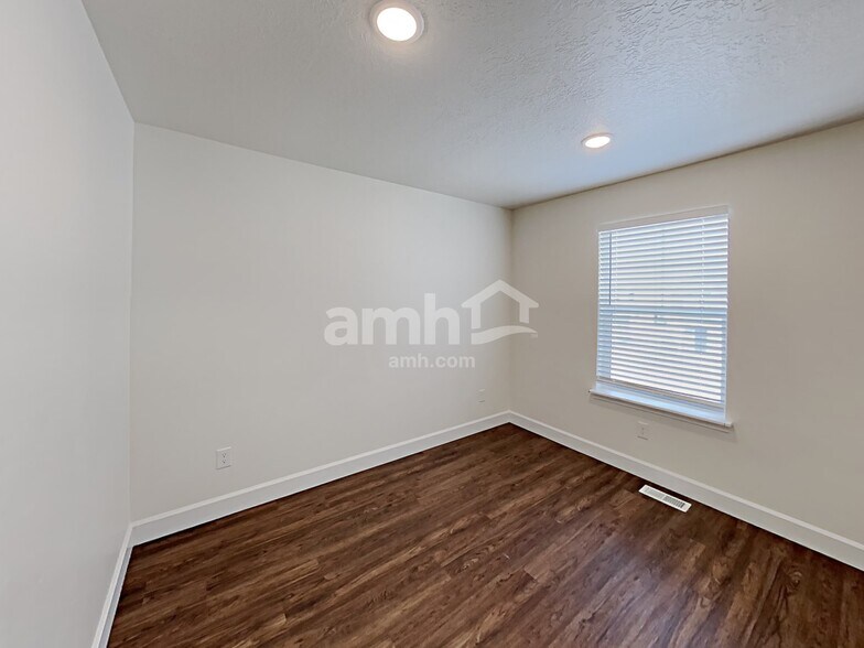 Building Photo - 2344 Surry Way