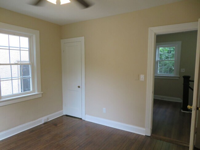 Building Photo - Newly renovated and updated home in Historic Petersburg.