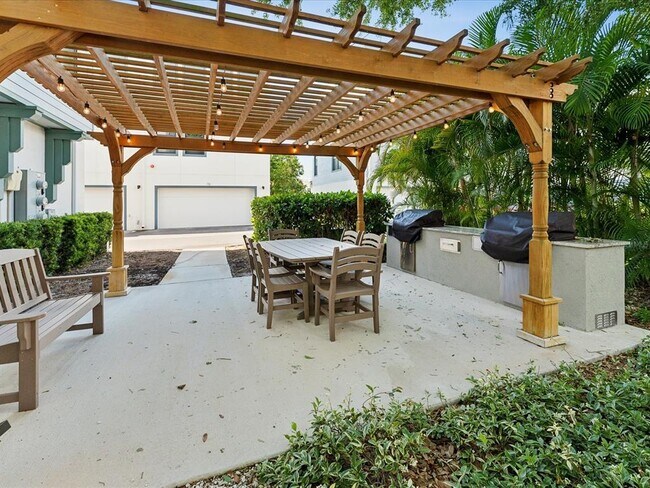 Building Photo - 946 Highland Ave