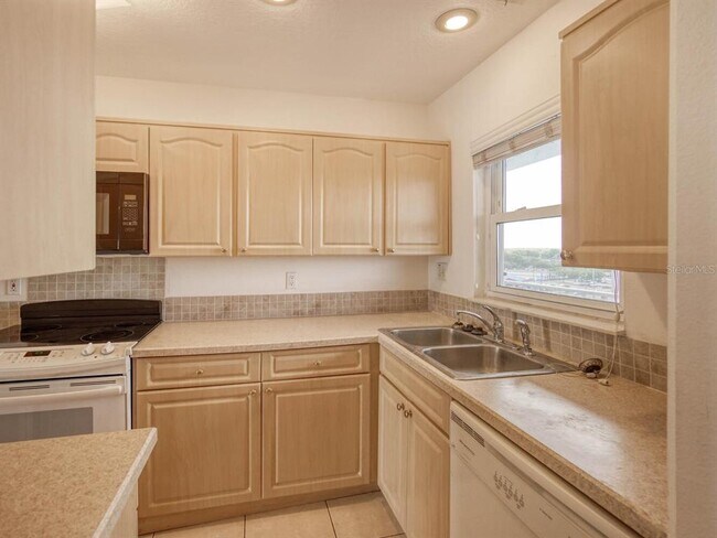 Building Photo - 4939 Floramar Terrace