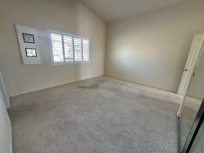 Building Photo - Welcome to this 5 Bedroom 3 Bath Home!