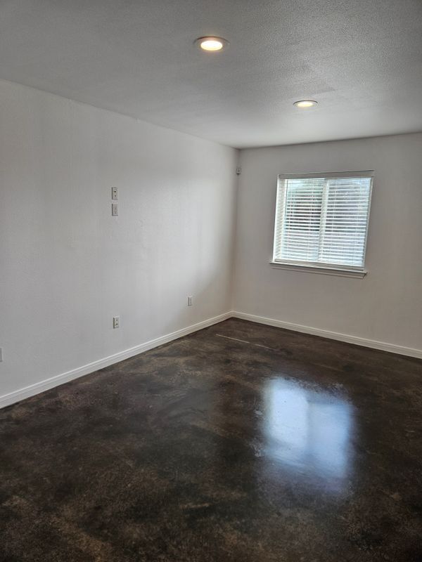 Building Photo - 5911 Lago Vista Way