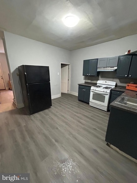 Building Photo - 2728 W Oakdale St