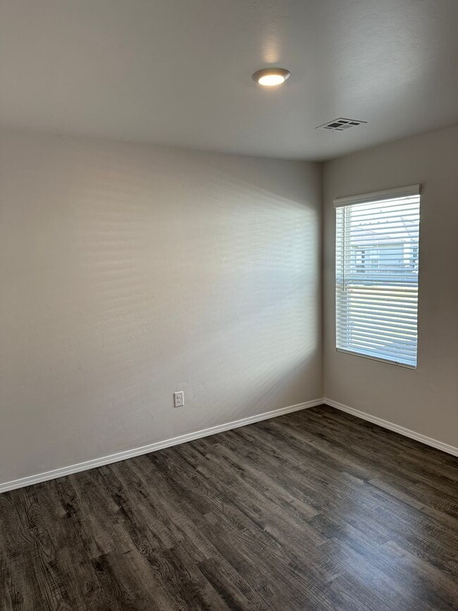 Building Photo - Pre-Leasing Now | Spacious 3 Bedroom, 2 Bathroom Home in Saratoga