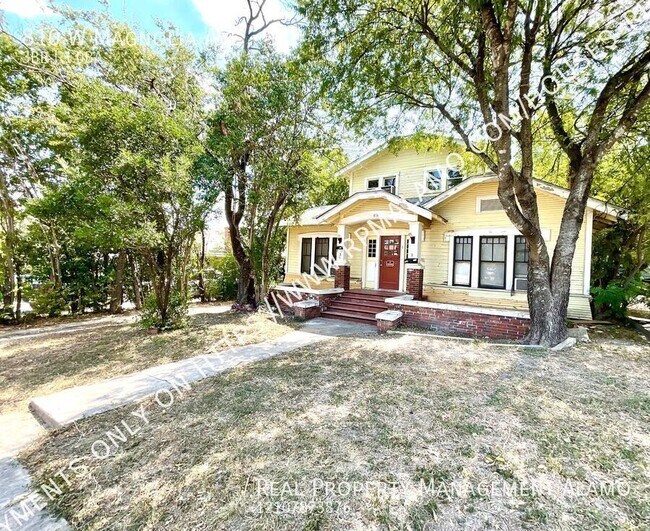 Building Photo - 810 W Magnolia Ave