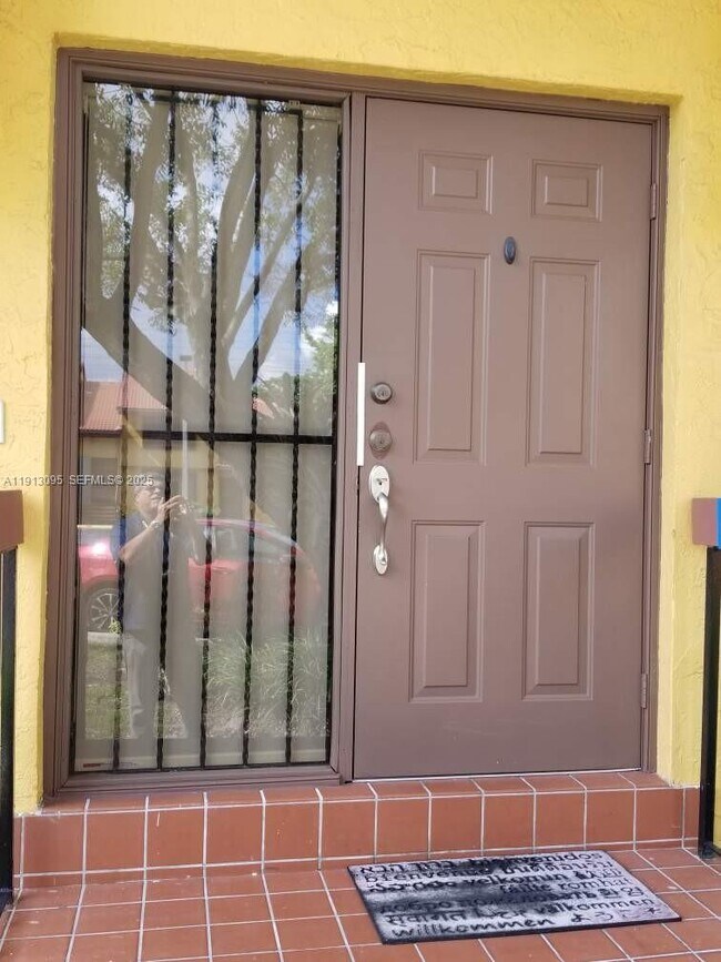 Building Photo - 5975 SW 137th Ave