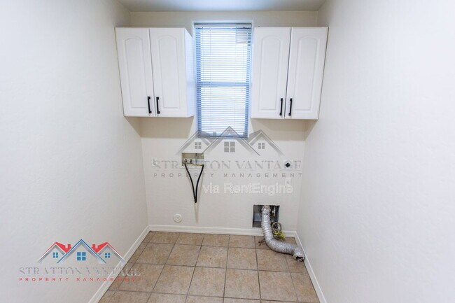 Building Photo - 14616 W Windward Ave