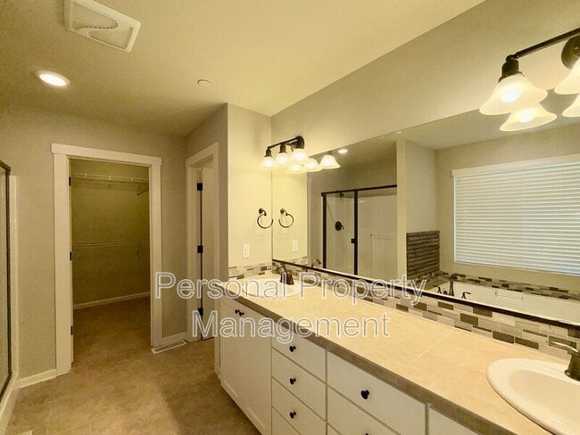 Building Photo - 3623 NE Sitka Dr