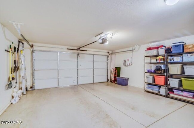 Building Photo - 2938 E Quiet Hollow Ln