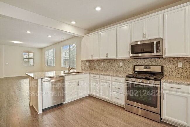 Building Photo - 10985 Merrick Way