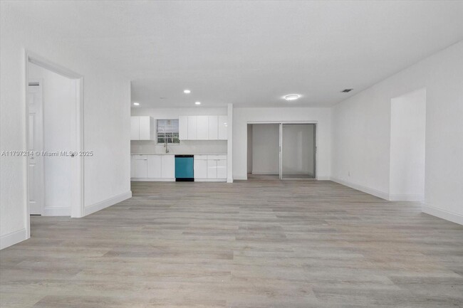 Building Photo - 261 NE 172nd St