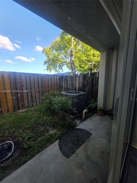 Building Photo - 14055 SW 120th Ct