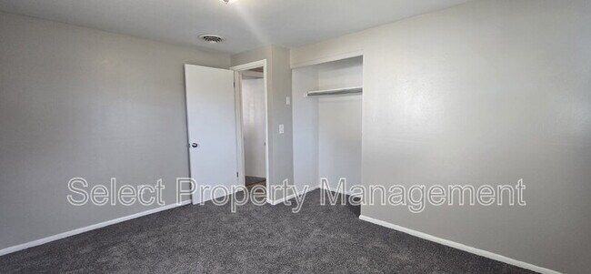 Building Photo - 3914 Maplecrest Rd