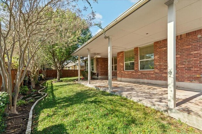 Building Photo - 2405 Speidel Dr