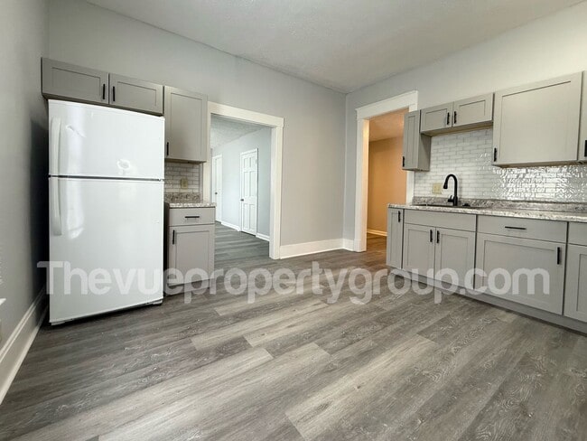 Building Photo - Remodeled 3 Bed, 2 Bath Home with Luxuriou...