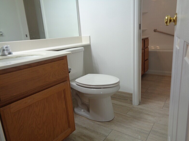 Building Photo - 8816 W Florence Dr