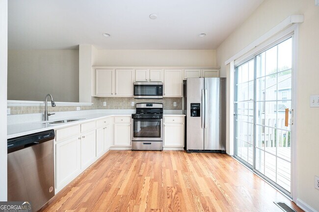 Building Photo - 2213 Leicester Way SE