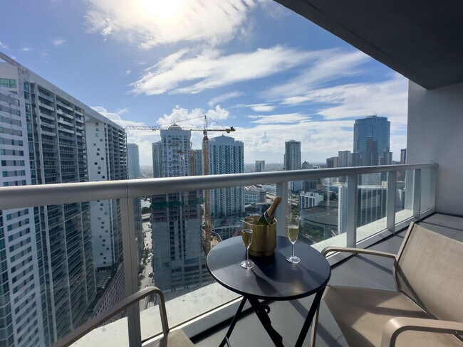 Building Photo - 485 Brickell Ave
