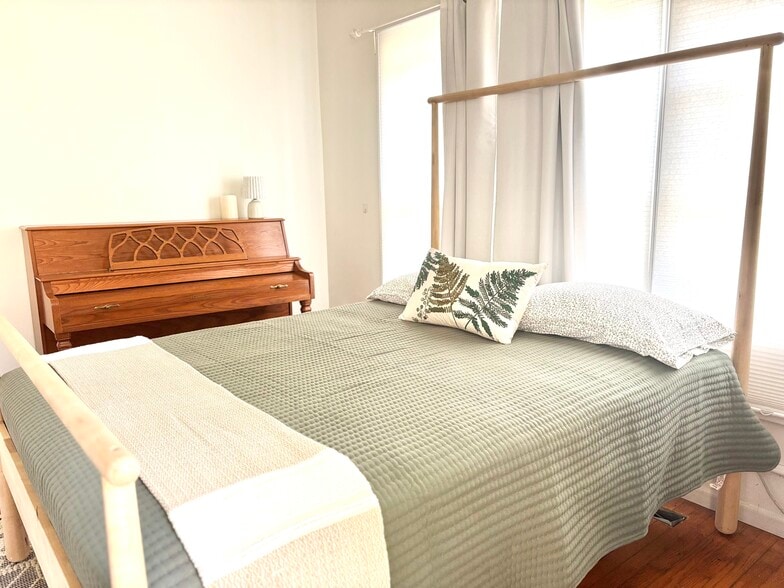 Main Bedroom - 315 S Washington St