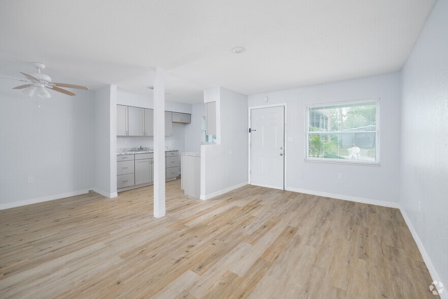 1BR, 1BA - 800SF - Living Room - Eastbrook Apartments