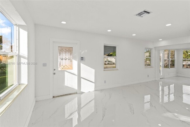 Building Photo - 4685 SW 33rd Dr