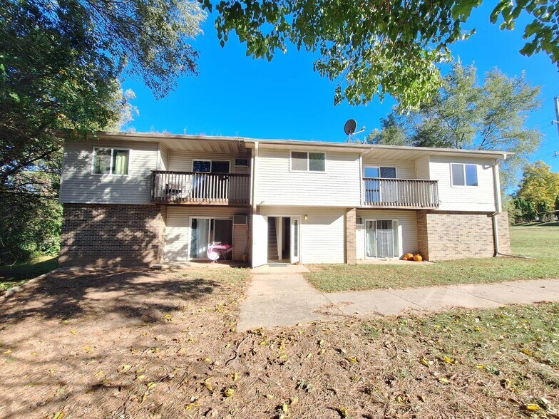 Building Photo - 1215 W Beckert Rd