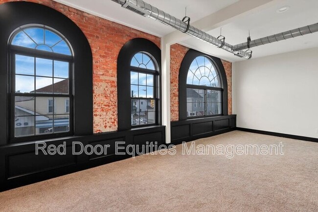 Building Photo - 530 1/2 N Columbus St