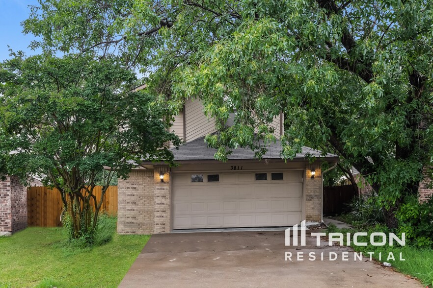 Primary Photo - 3811 Clover Hill Ln