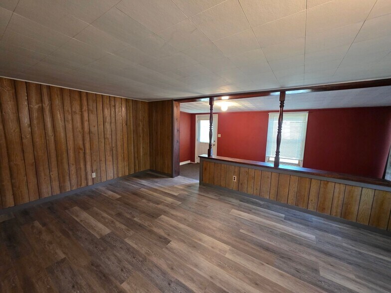 Building Photo - 2164 Penguin Ave