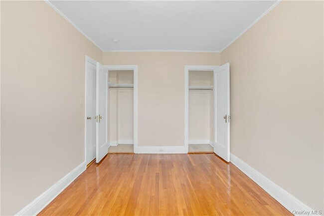Building Photo - 254 Martine Ave