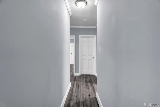 Building Photo - 3273 Cortland St