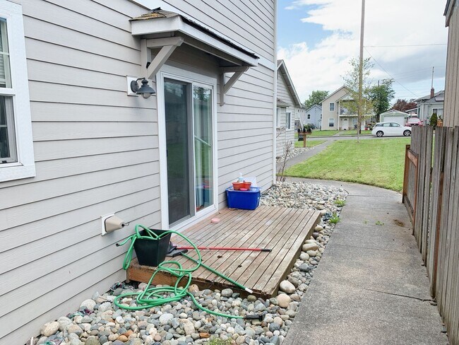 Building Photo - 2430/2434/2436 Pacific Street