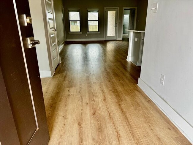 Building Photo - Home in Tech Corridor with office