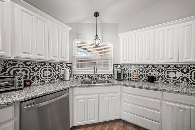 Building Photo - 127 Terrace Ln