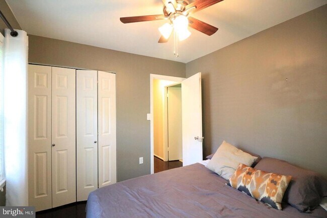 Building Photo - 748 Azalea Dr