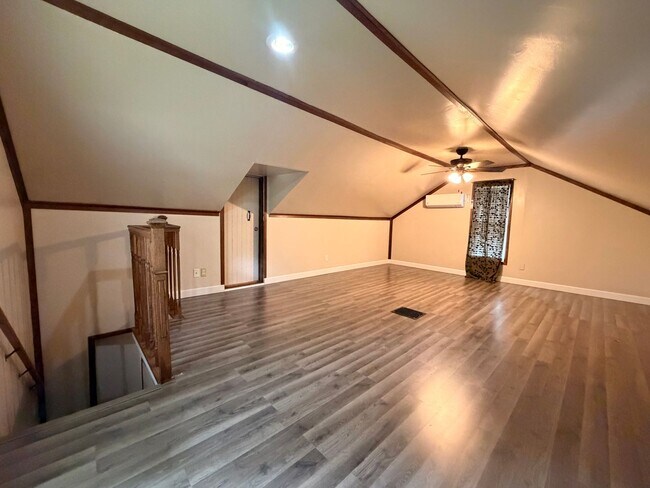 Building Photo - 2 Bedroom Home in Palmer! $750