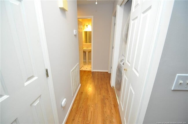 Building Photo - 2128 Leadenhall Way