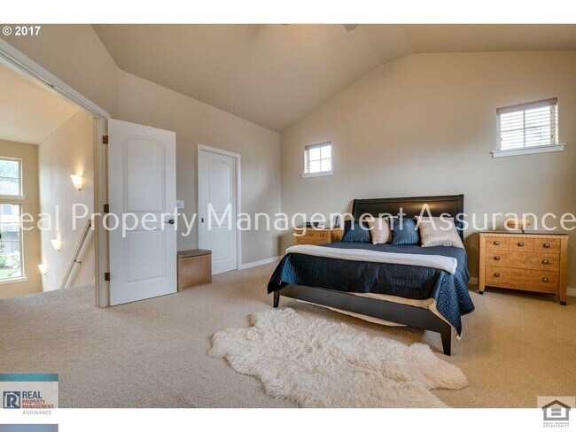 Building Photo - 13933 SW Walnut Creek Way