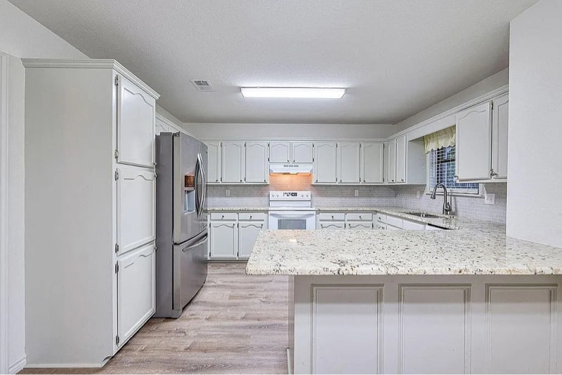 Building Photo - 411 Bluebonnet St
