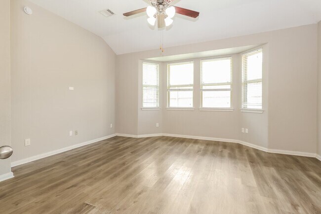 Building Photo - 320 Terra Vis Cir