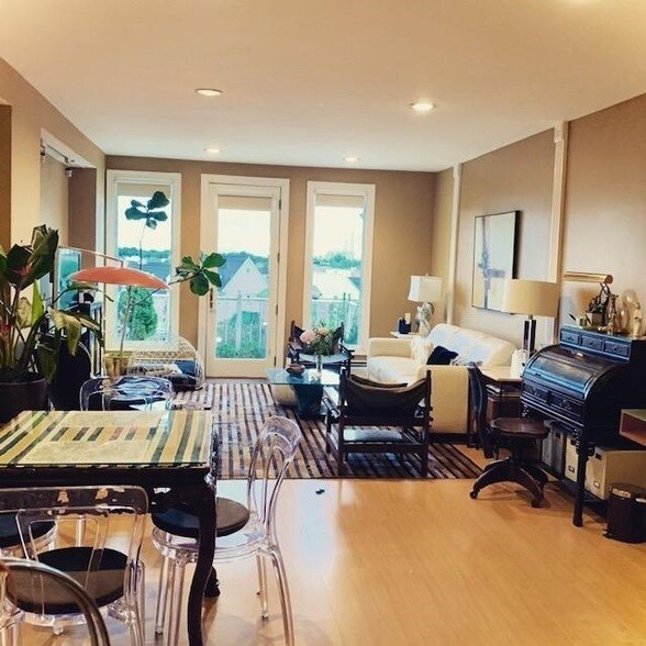 Primary Photo - 101 Shearwater Ct E