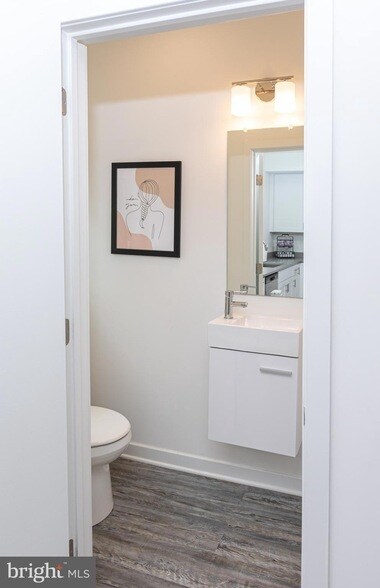 Building Photo - 3123 Beachview Ln