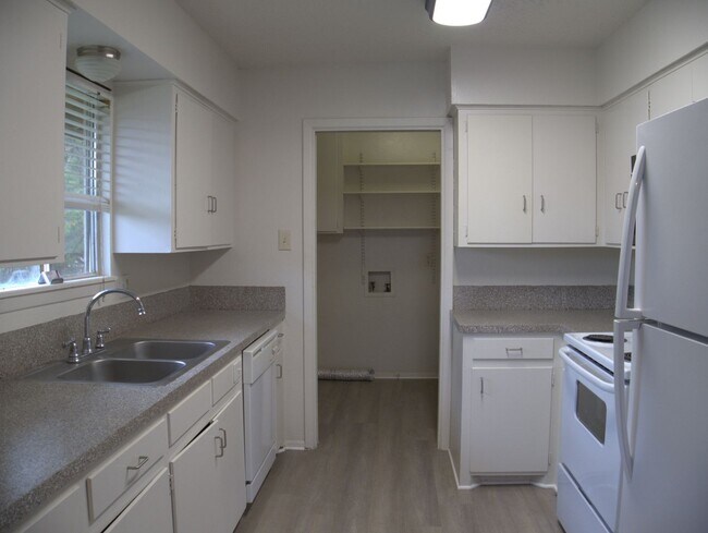 Building Photo - 1007 Girard St