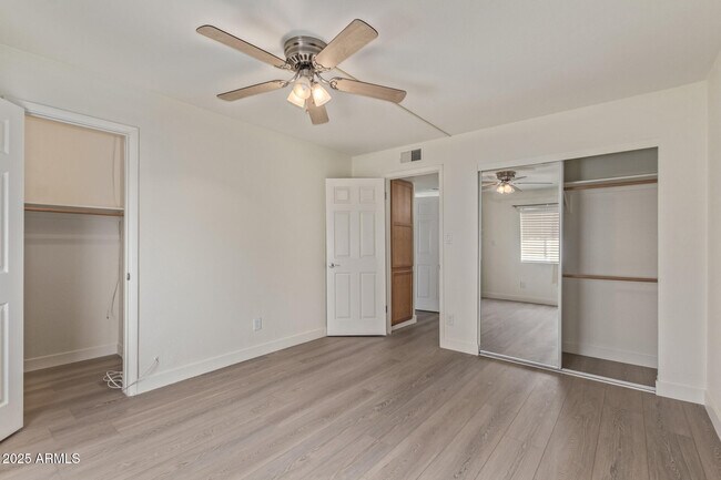 Building Photo - 3825 E Camelback Rd