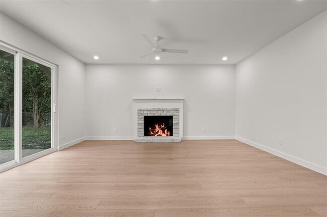 Building Photo - 404 Arbor Ln